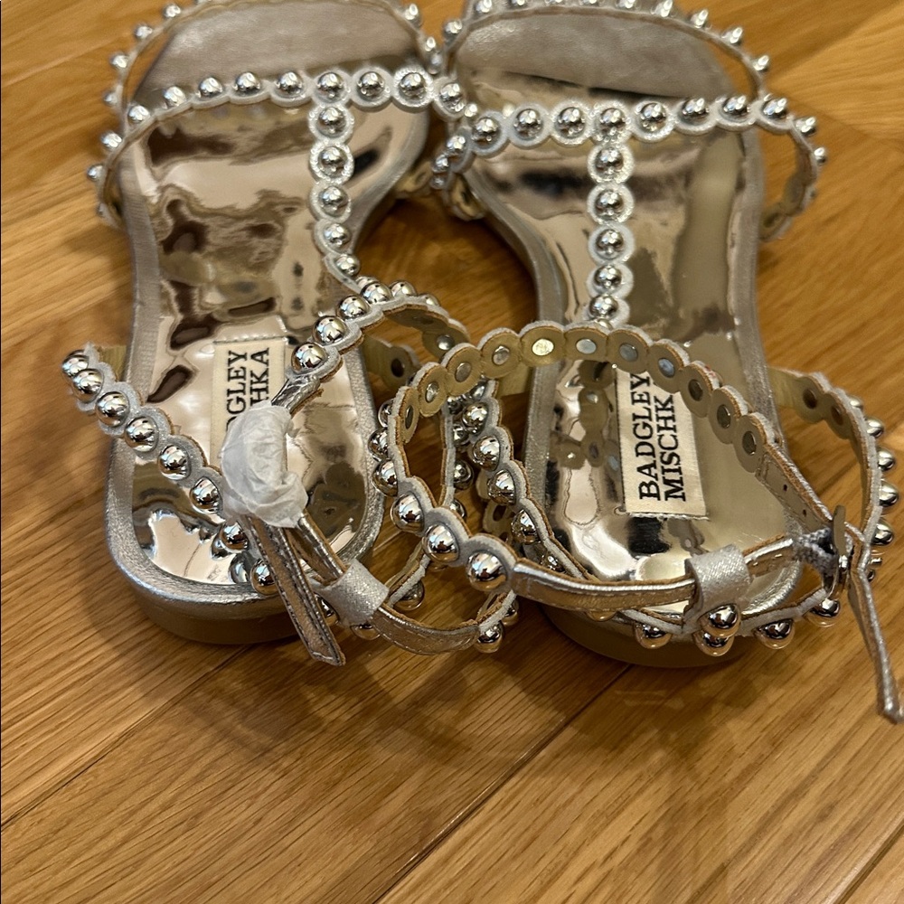Badgley Mischka Embellished T-Strap Flat Sandals NWOT - Picture 7 of 8